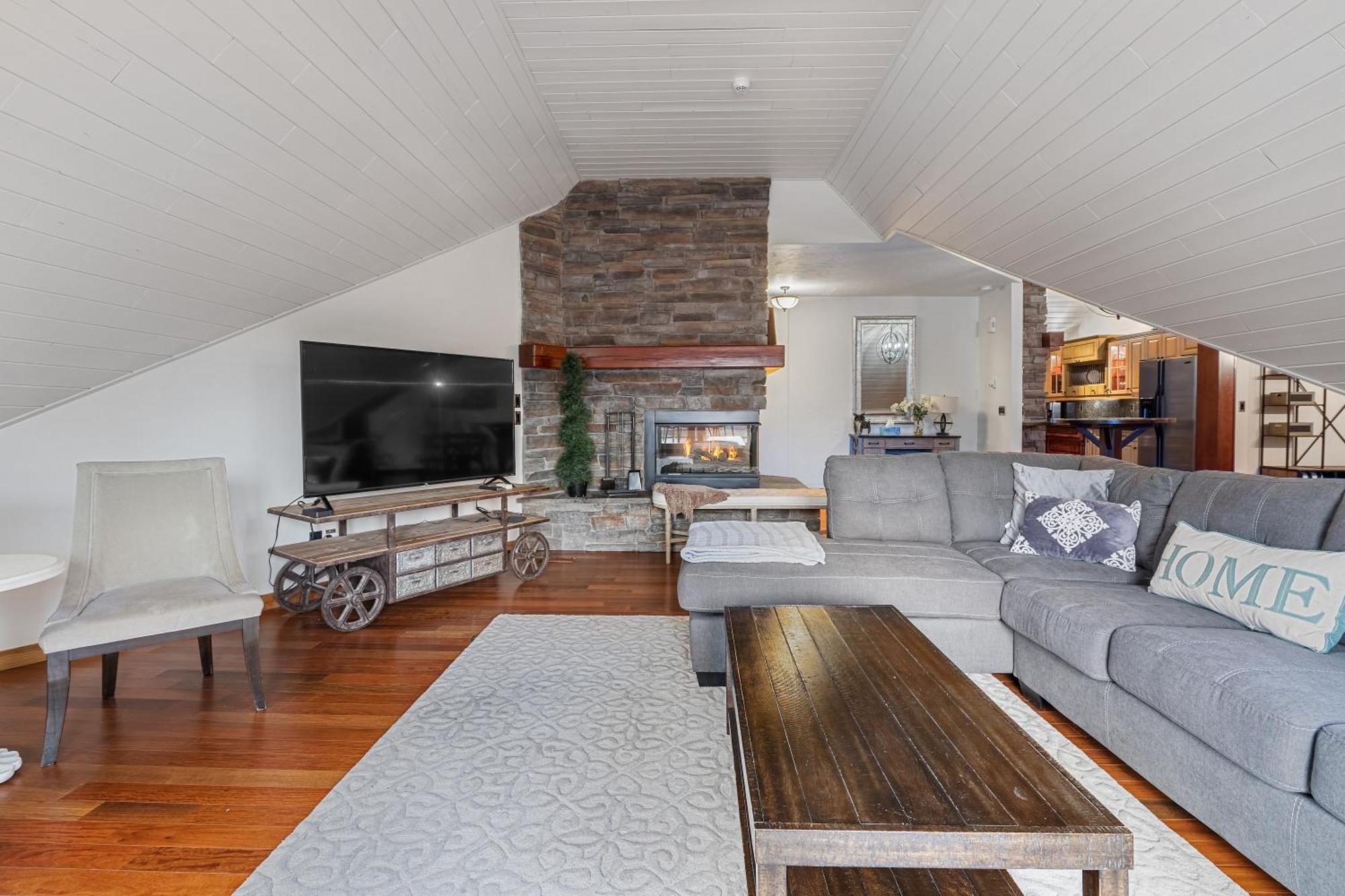 Apartamento Parkland301 Sunlit 2,000 Ft² Penthouse With Mtn View Canmore Exterior foto