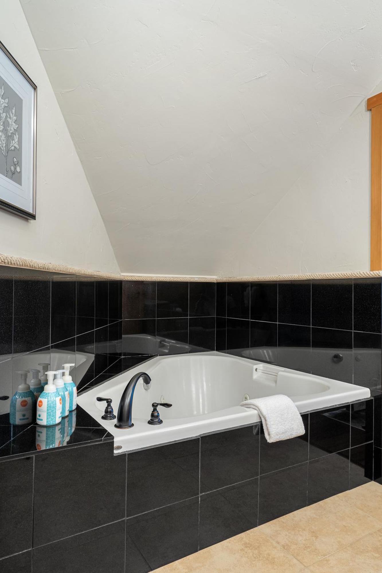 Apartamento Parkland301 Sunlit 2,000 Ft² Penthouse With Mtn View Canmore Exterior foto