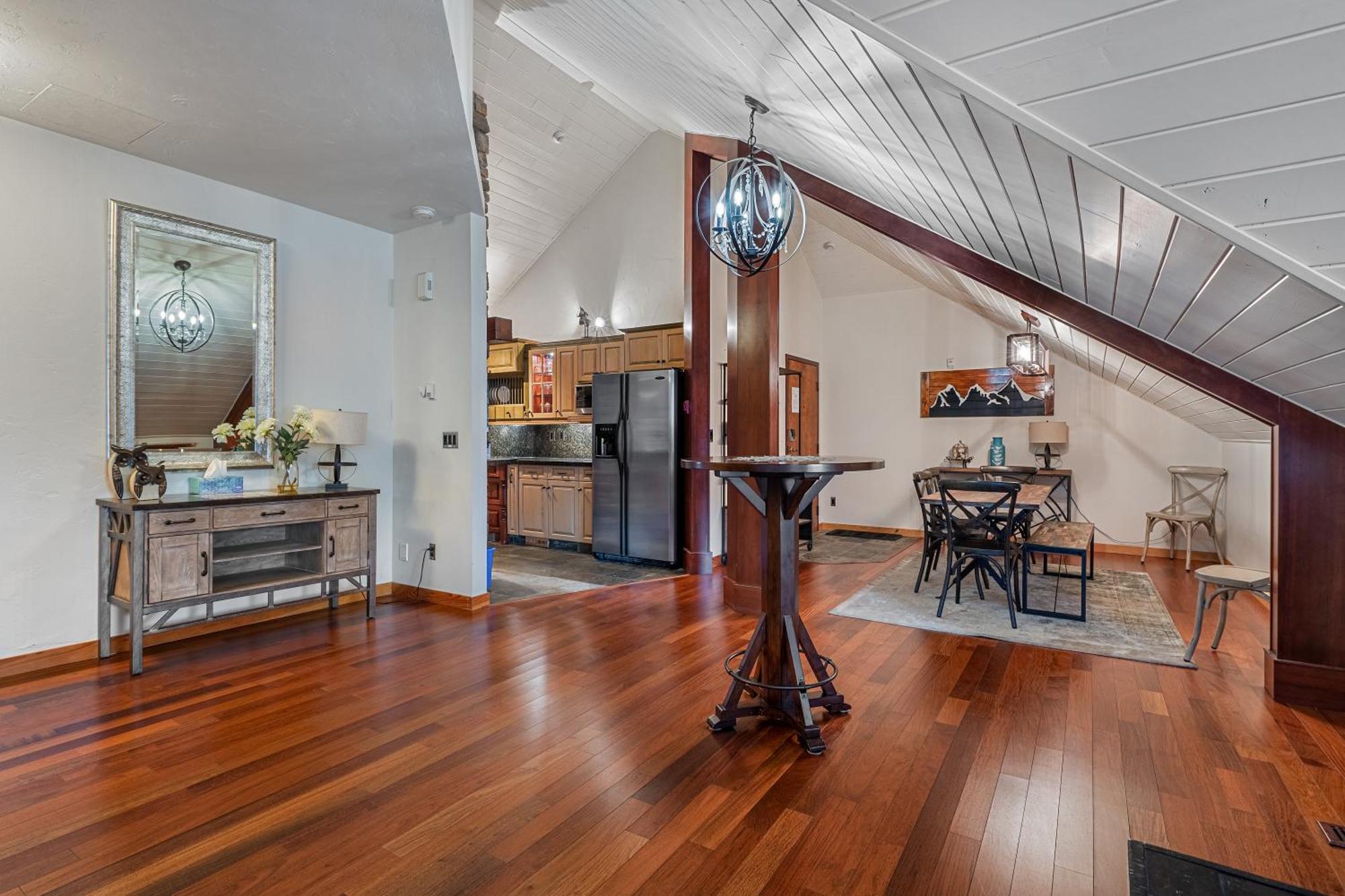 Apartamento Parkland301 Sunlit 2,000 Ft² Penthouse With Mtn View Canmore Exterior foto