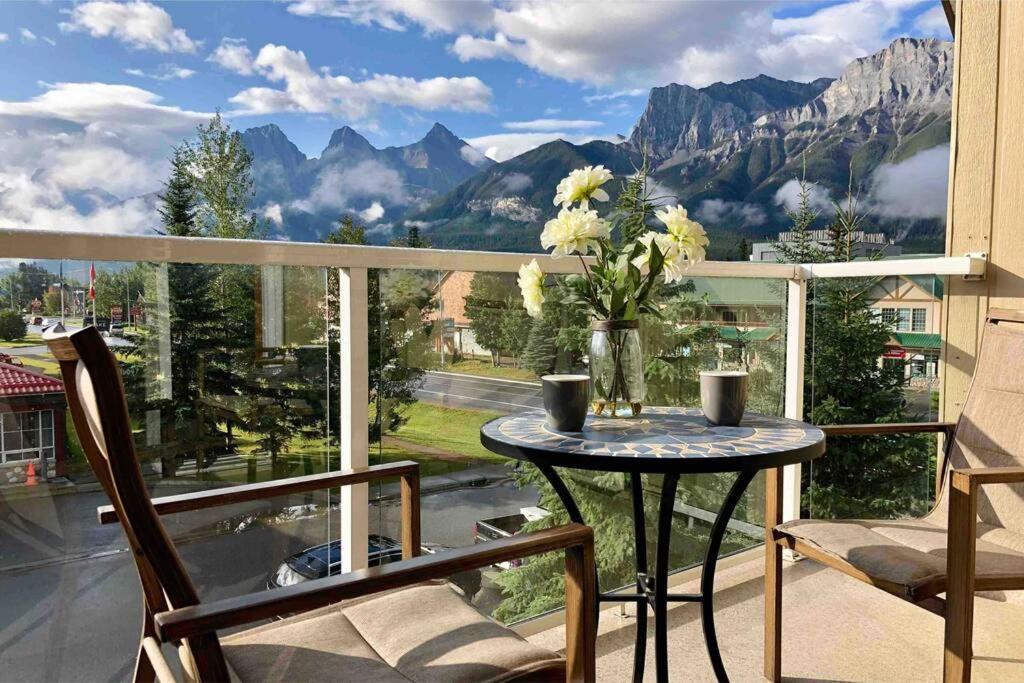 Apartamento Parkland301 Sunlit 2,000 Ft² Penthouse With Mtn View Canmore Exterior foto